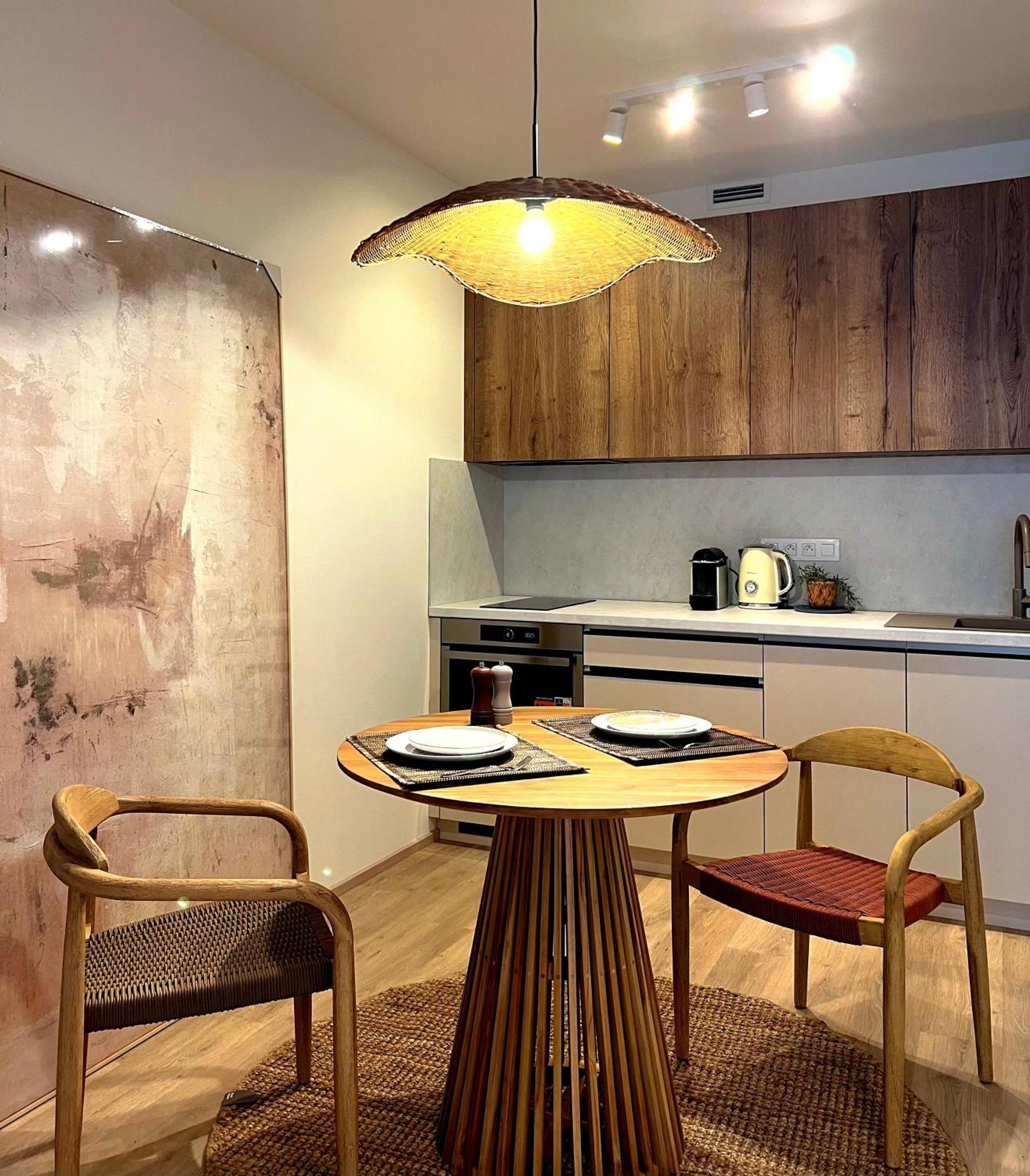 Japandi Pearl Stylish New Prague