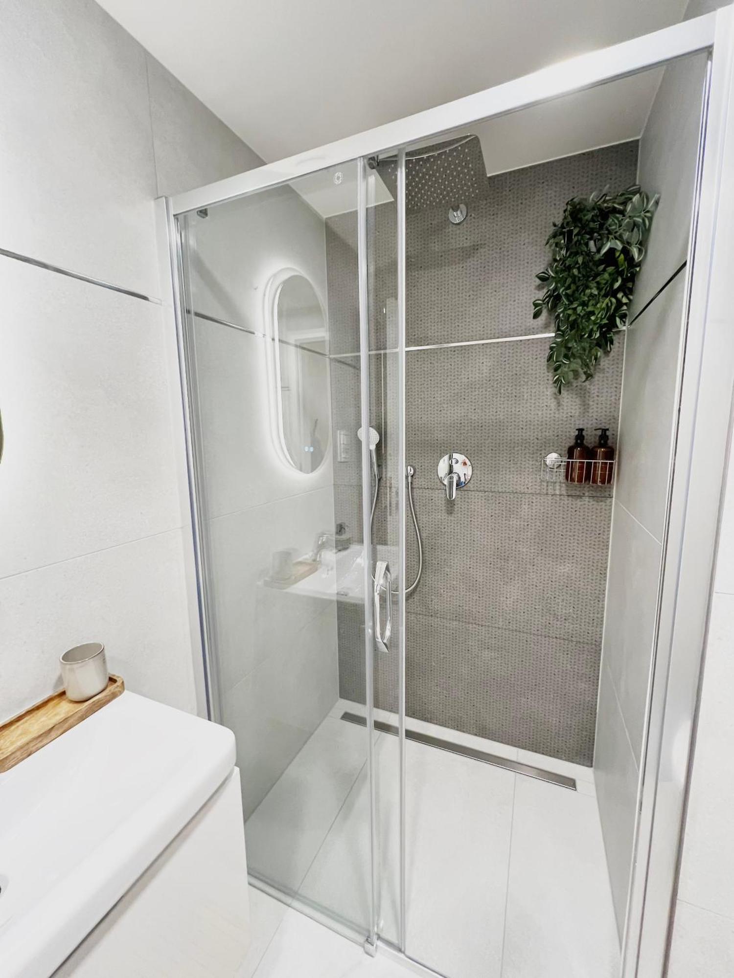 Japandi Pearl Stylish New Prague